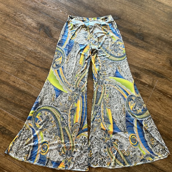 Bell bottom pants - Picture 2 of 5